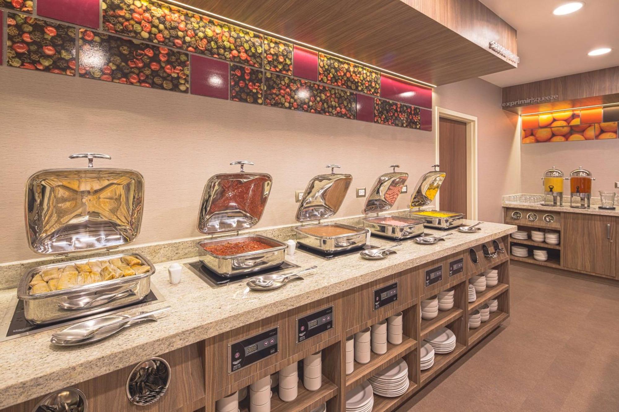 Hampton By Hilton Monterrey Galerias Obispado Buitenkant foto